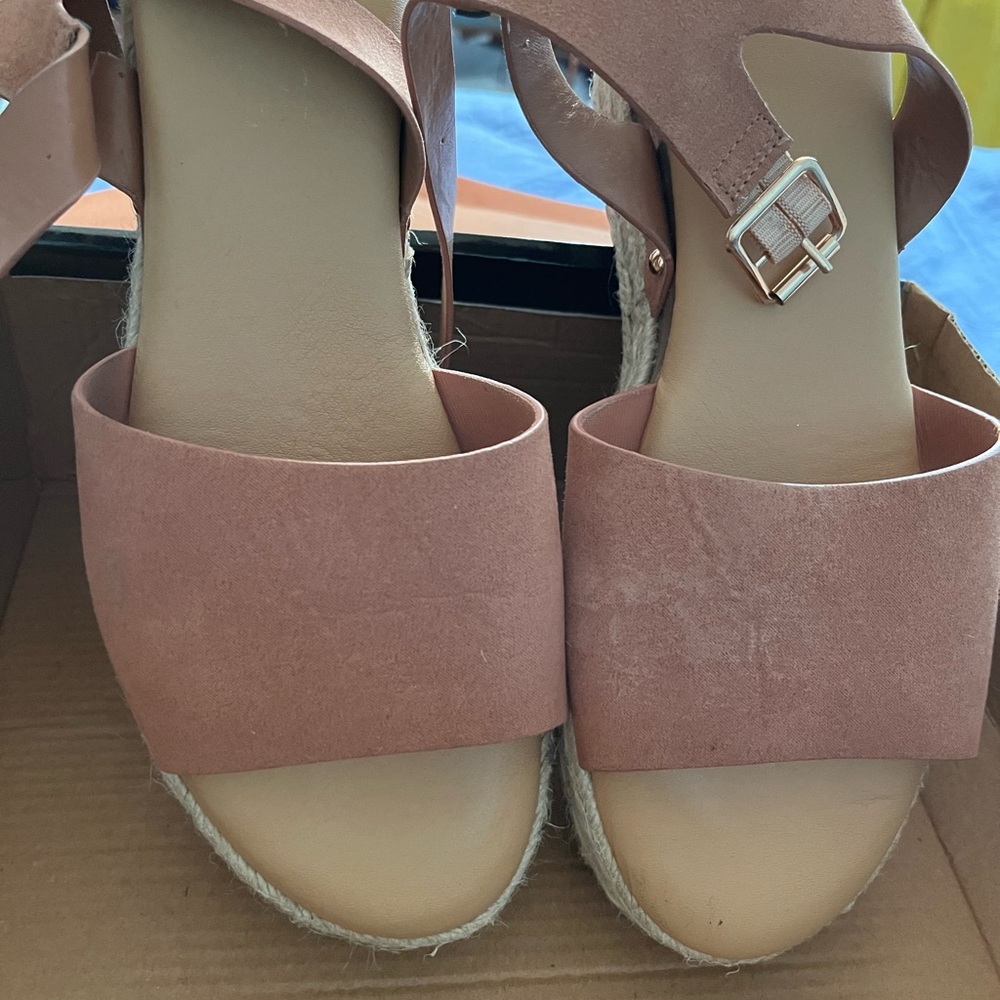 Used sandals good condition